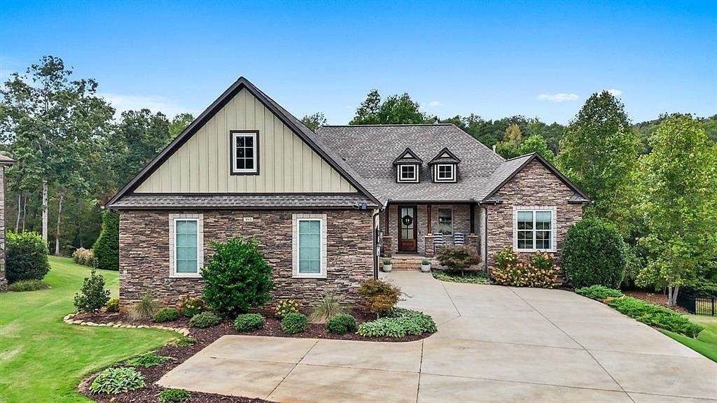 383 Island Green Ln