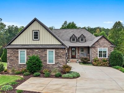 383 Island Green Ln, Inman, SC, 29349