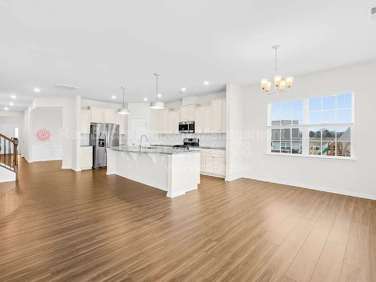2207 Restina Dr — Photo 9