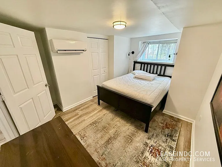 127 Adams St NW #B — Photo 9