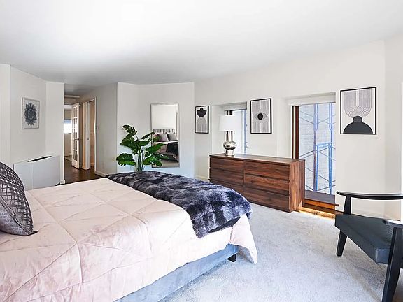 4th image of 305 2nd Ave APT 515