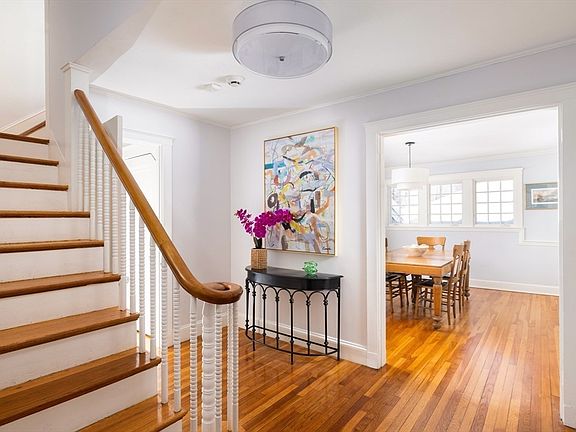 2nd image of 18 Moffat Rd