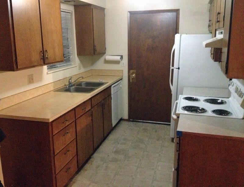 2nd image of 2090 N 9th St