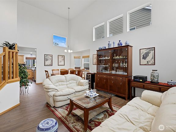 5th image of 5208 NE 8th Court