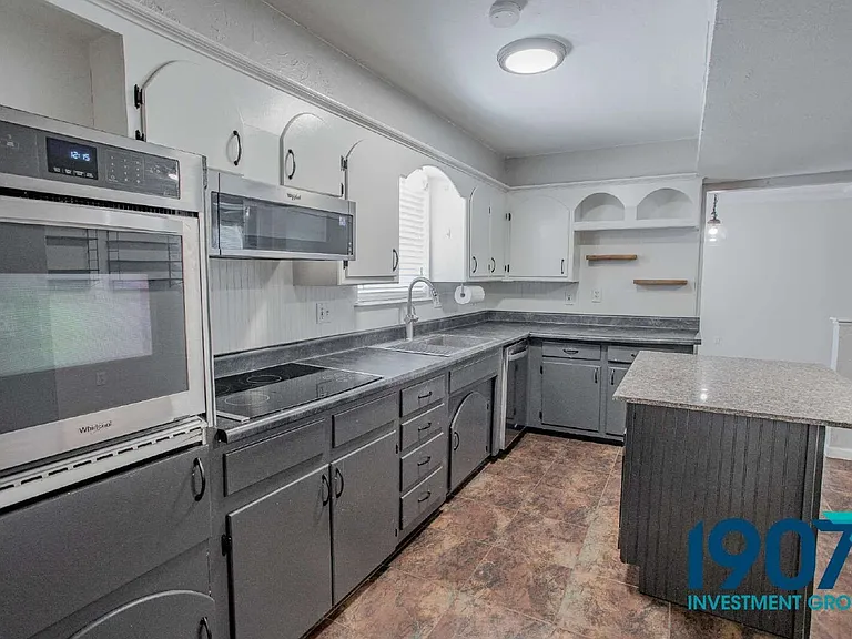 616 Redstone Ave — Photo 10