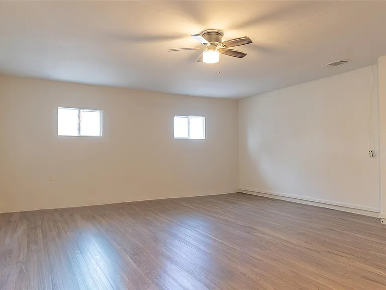 1430 N State Highway 46 — Photo 19