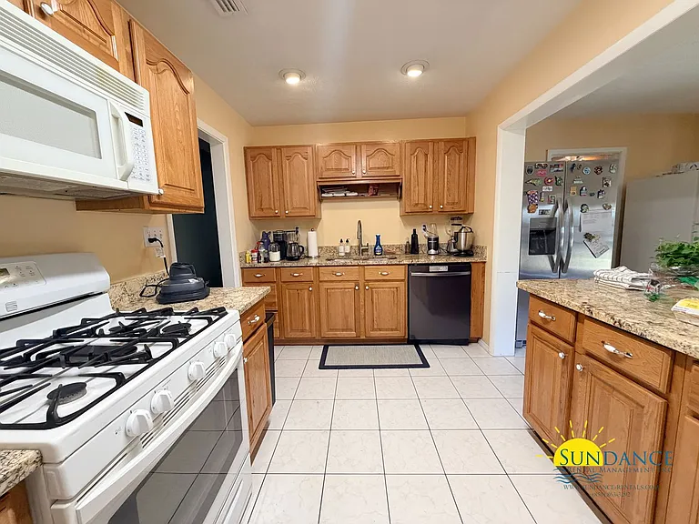 215 Moriarty St — Photo 4
