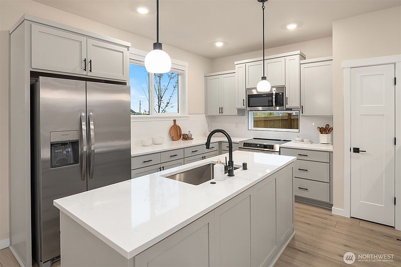 4th image of 28304 74th Drive NW #A
