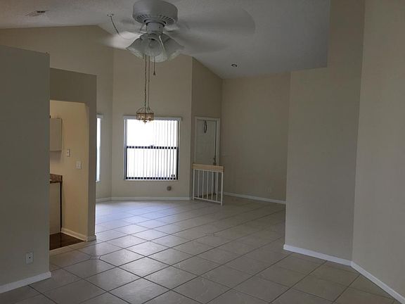 5th image of 3866 Circle Lake Dr