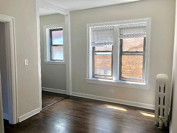 3rd image of 1355 1/2 W Touhy Ave APT 3W