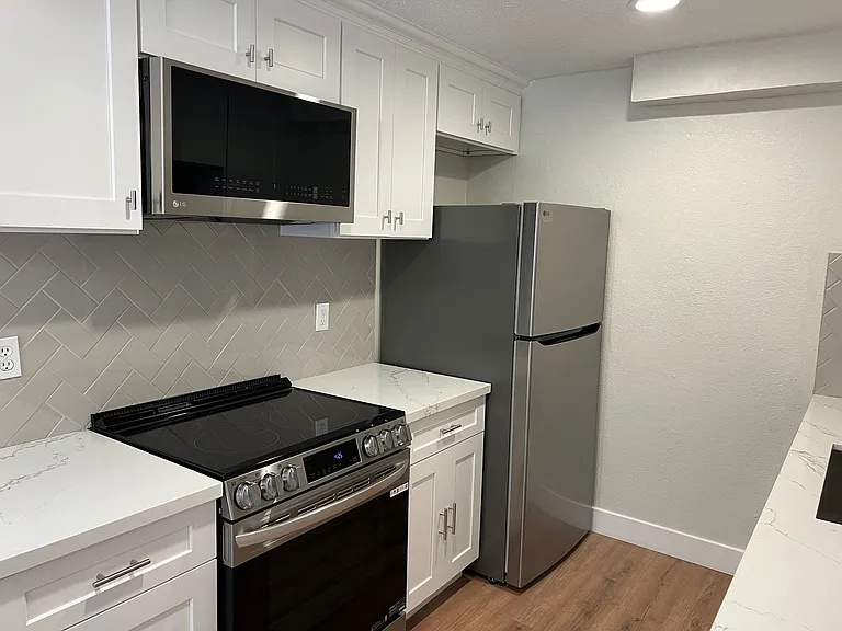 14309 NE 7th Place — Photo 13
