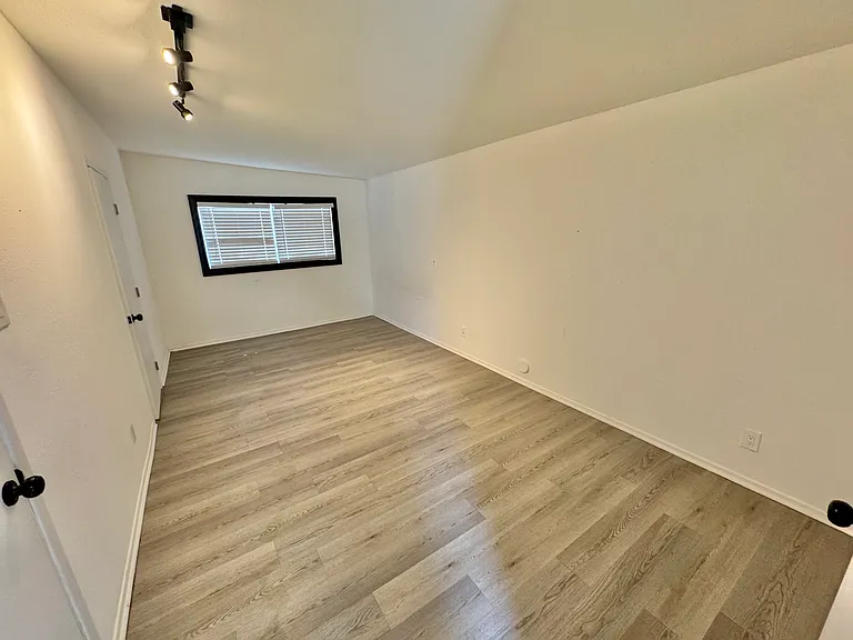7703 Tampa Ave — Photo 7