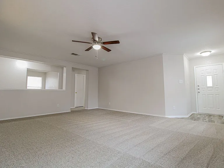 511 Mathis Mdw — Photo 8