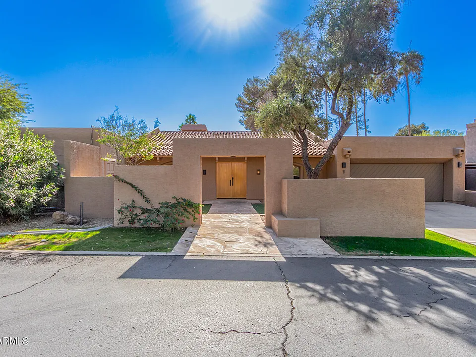 4450 E Camelback Rd #1
