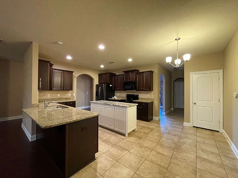 5010 Maggie Ln — Photo 4