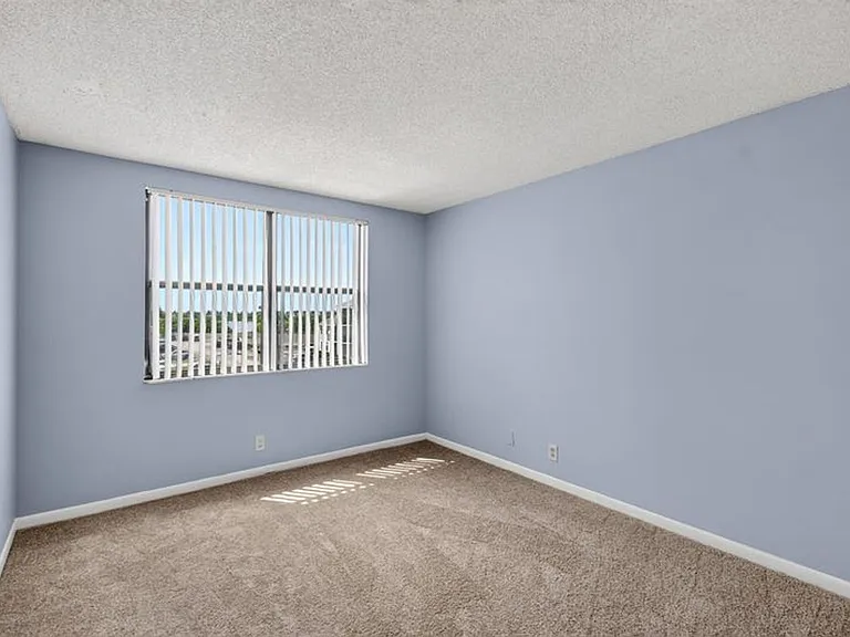 724 Executive Center Dr #31-8-31 — Photo 8