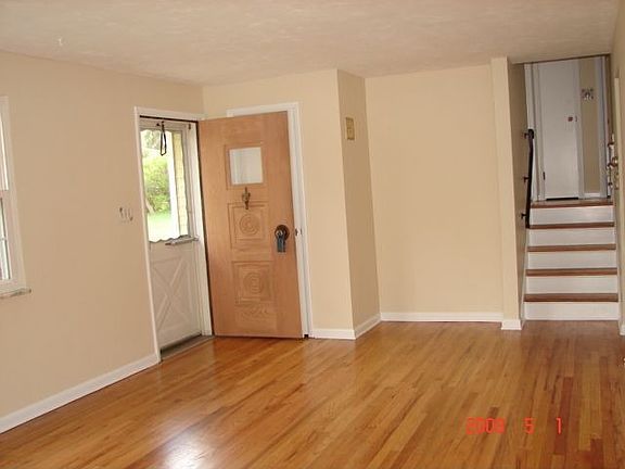 Entry w view of Stairs to BR Level