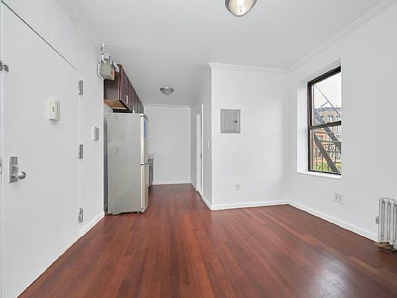 5th image of 500 E 11th St APT 8