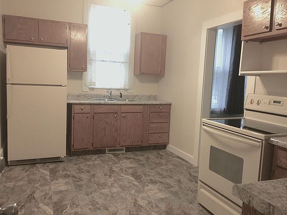 2nd image of 510 2nd Ave NE APT 1