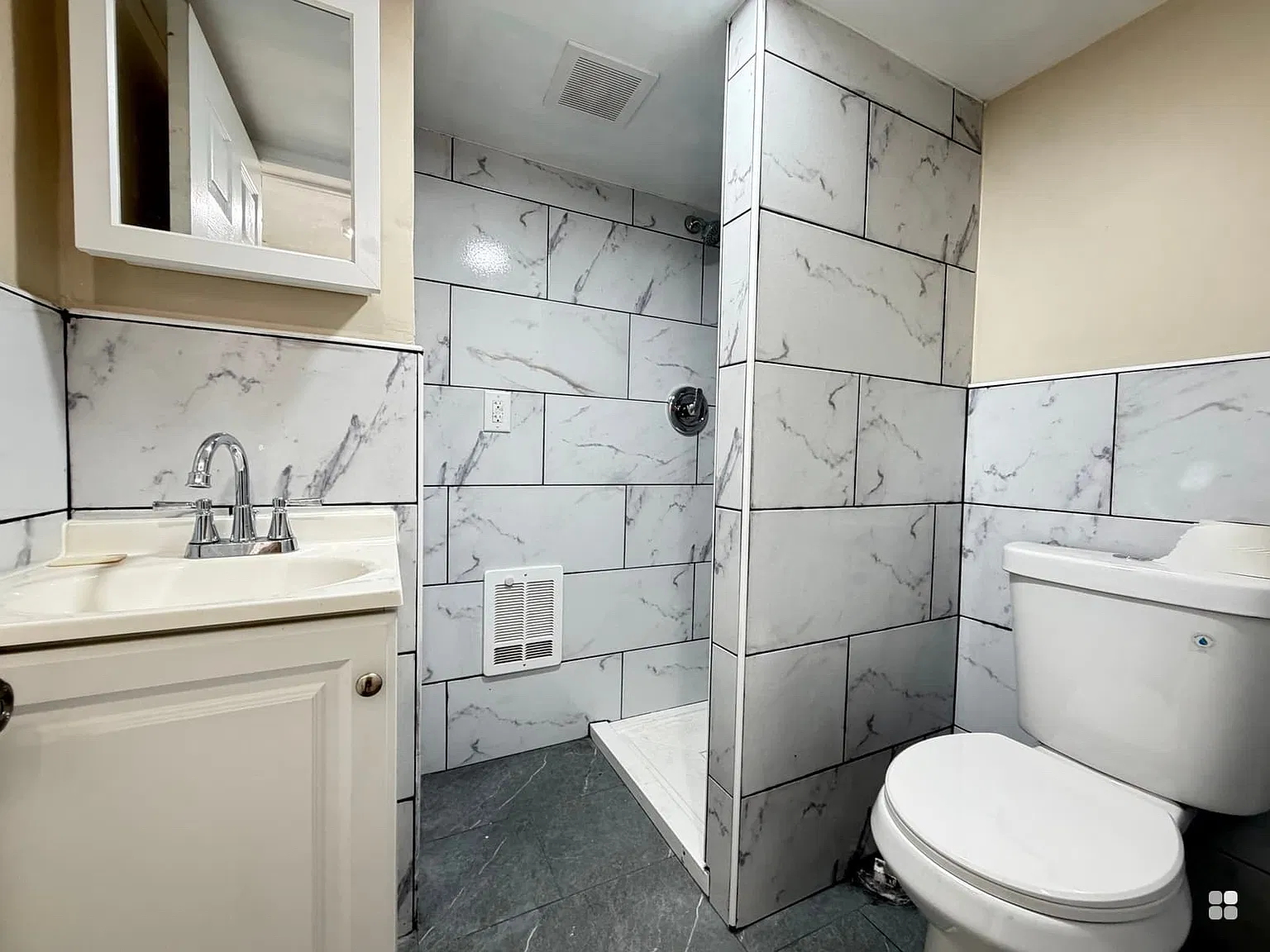 276 Winfield Ave — Photo 2