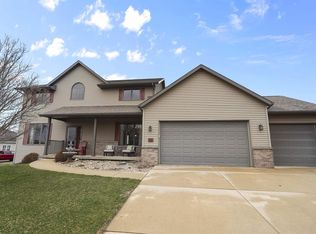 1000 Glen View Ct, Mount Horeb, WI 53572