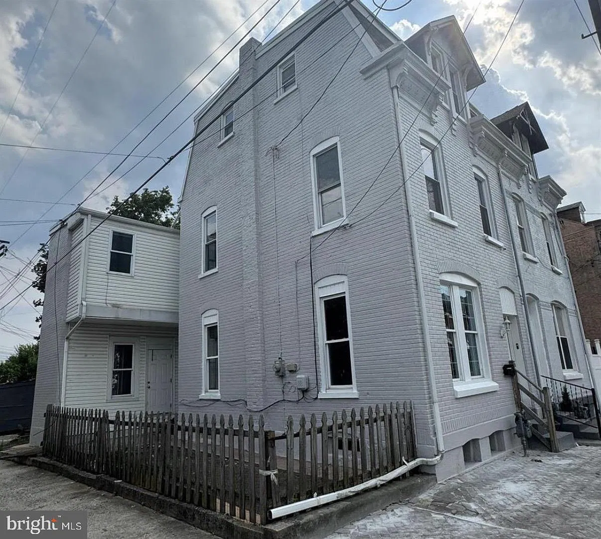 5 bed, 1.0 bath, 1784 sqft, $1,990 — Photo 1