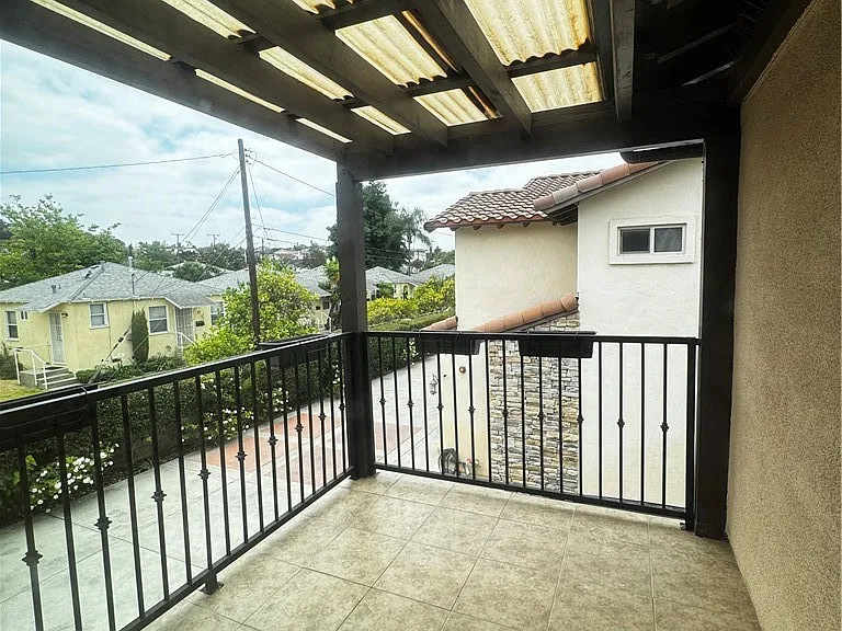 330 S Alhambra Ave — Photo 19