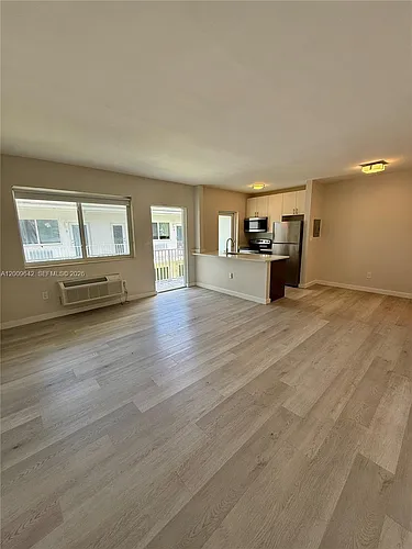 1525 Michigan Ave #8 Photo 1
