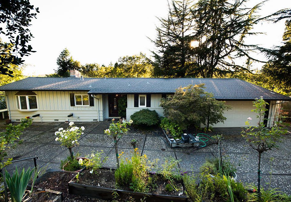 1st image of 686 Carroll Dr