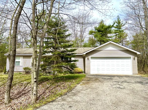 8131 Lakewood Dr, Cheboygan, MI 49721