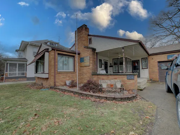 415 S 4th St, Watseka, IL 60970