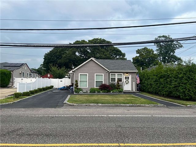 1st image of 103 Irish Ln