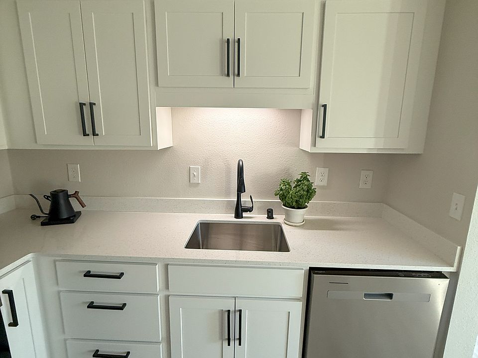 Undercabinet lighting