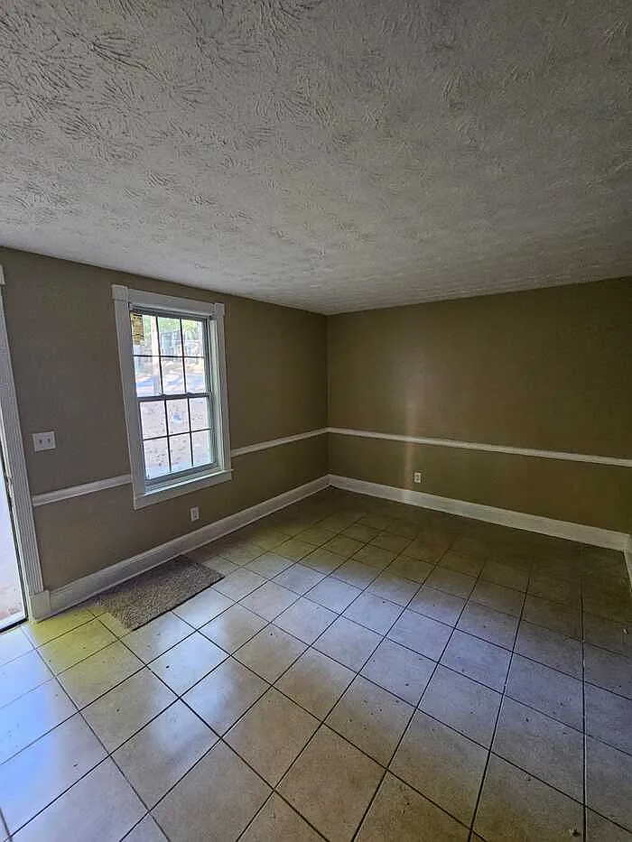 2 bed, 1.5 bath, 1100 sqft, $1,350 — Photo 3