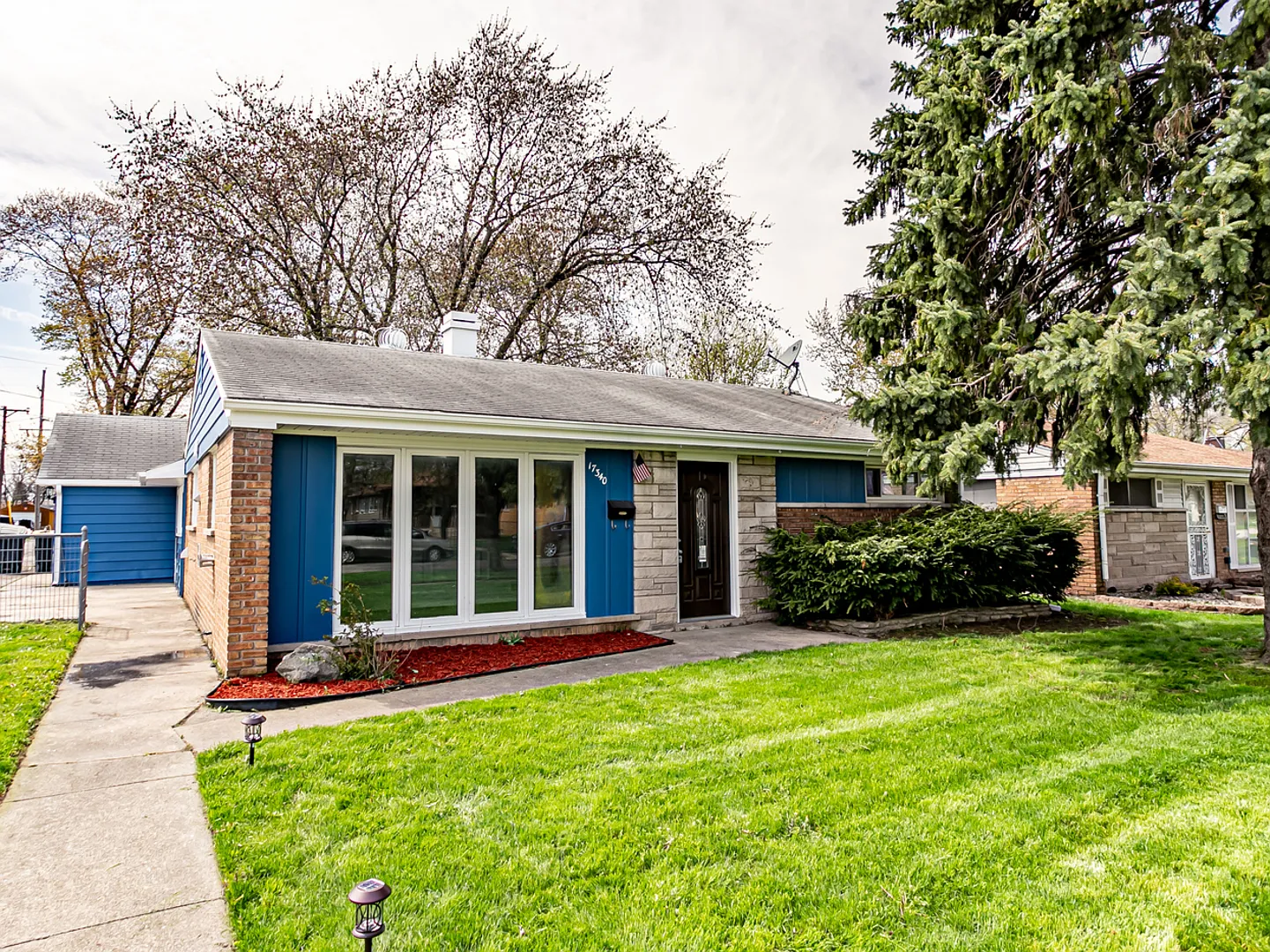 17340 Park Ave photo 1