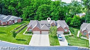 1st image of 9572 Kingsway Cir