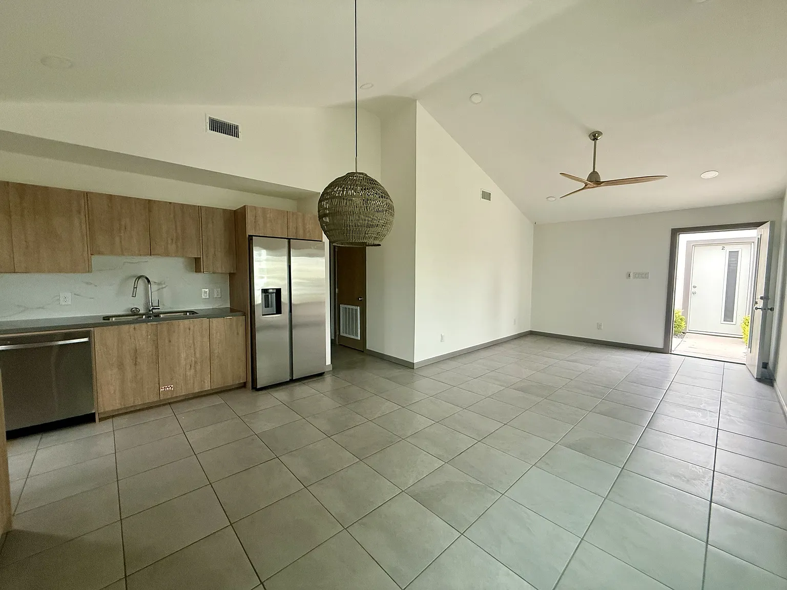 1321 E Iris Ave — Photo 4