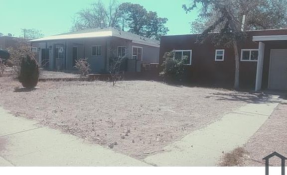 3rd image of 8906 Aztec Rd NE
