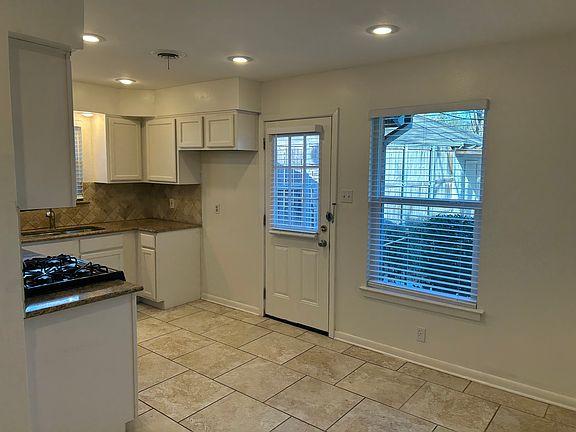 5th image of 888 Berkinshire Dr