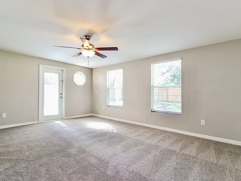 8012 Cameron Cay Ct — Photo 8