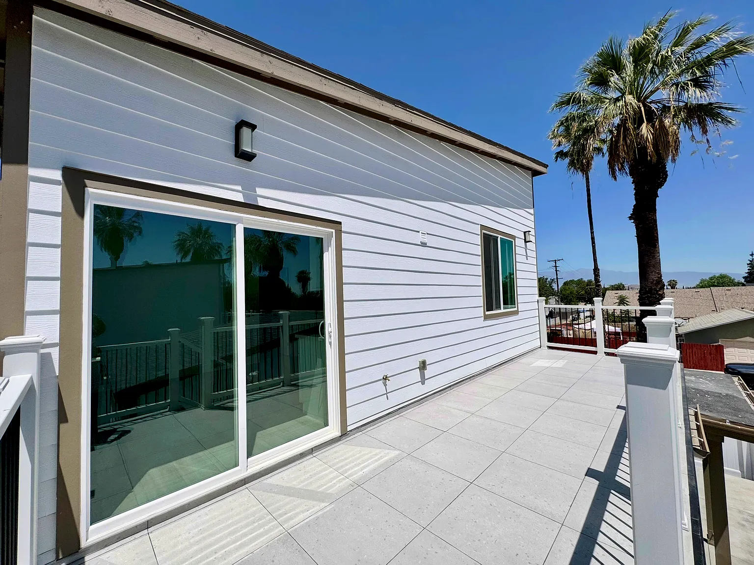 S Victoria Ave, Corona — Photo 2
