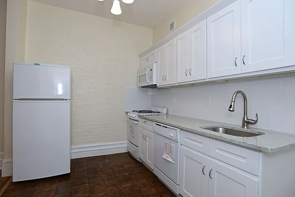 Rented by Space Real Estate | media 14