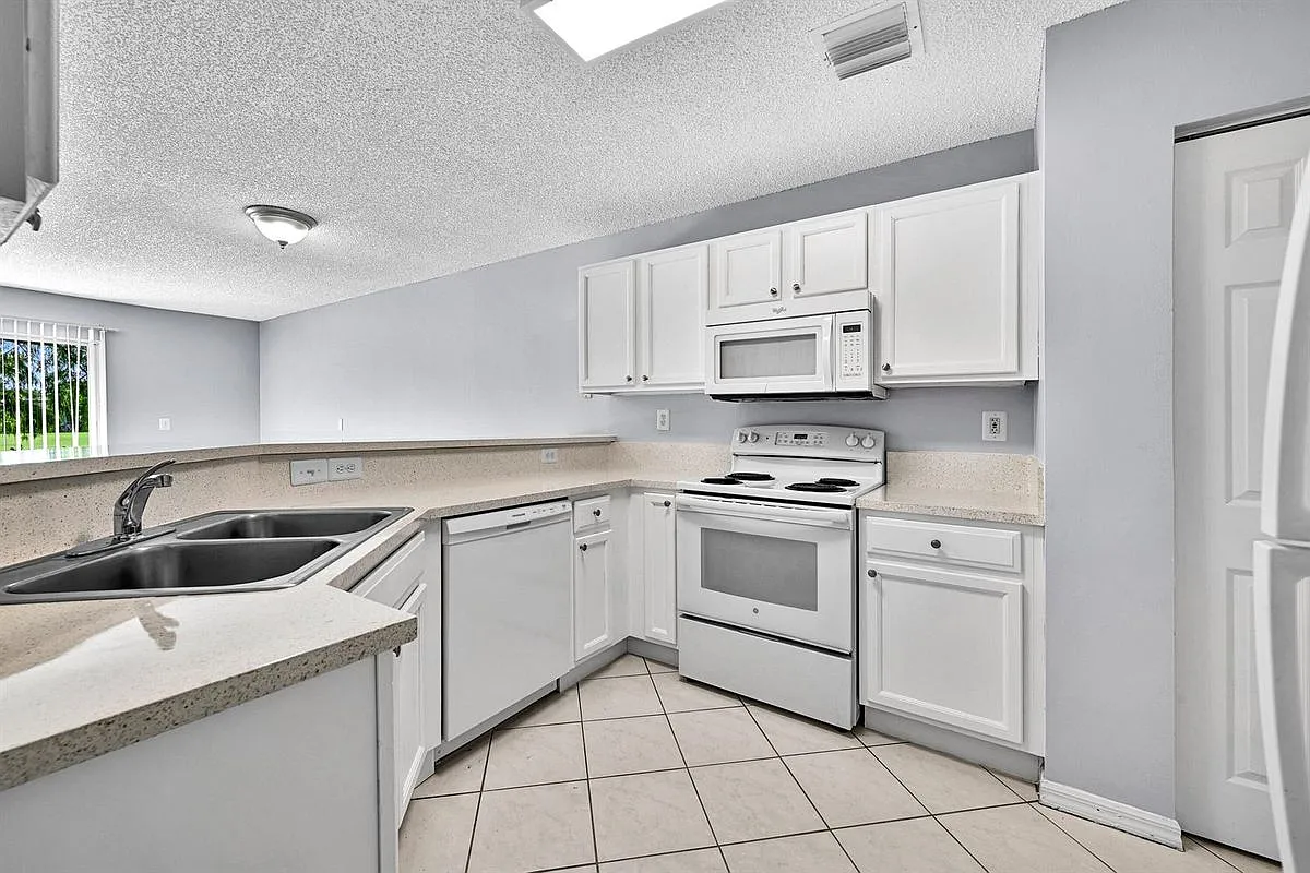2 bed, 3.0 bath, 1155 sqft, $2,550 — Photo 3