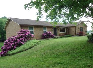881 Maple Fork Rd, Mount Hope, WV 25880