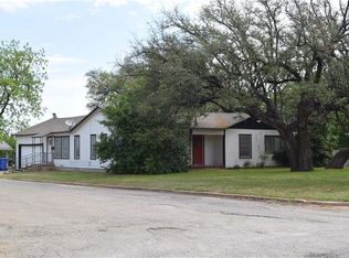 1108 W Woodlawn St, San Saba, TX 76877