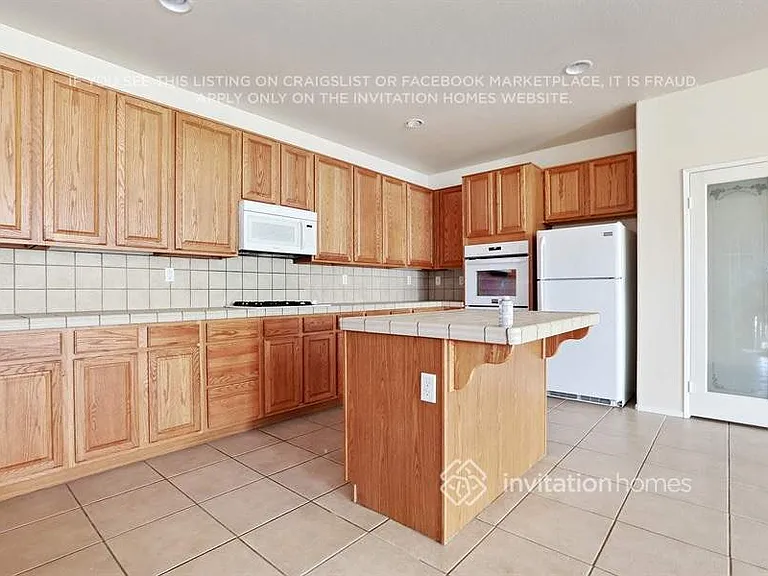 2533 Carolyn Dr — Photo 4