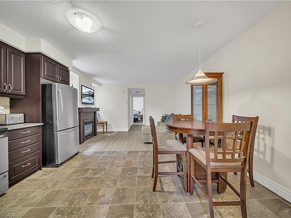 4th image of 931 Glasgow St #14A