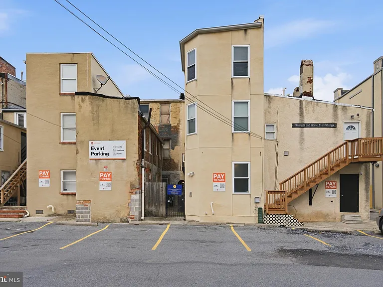 910 S Charles St #B — Photo 35