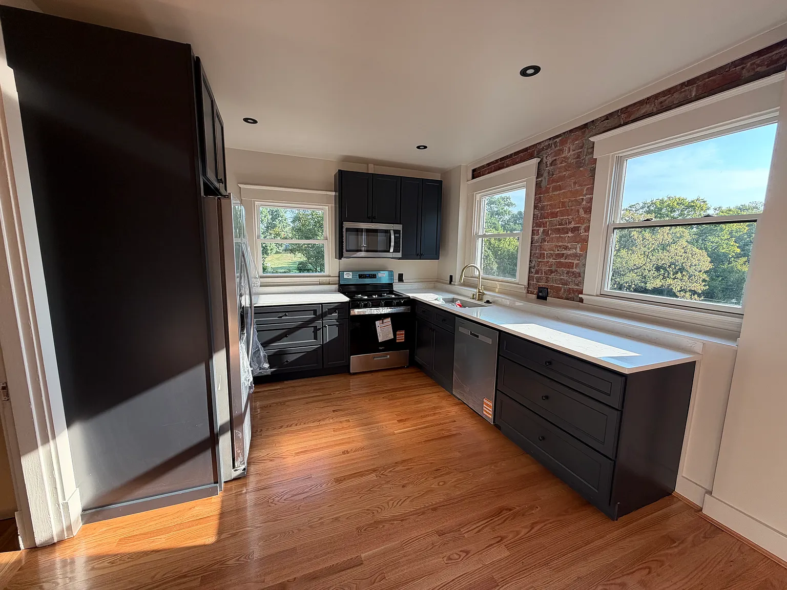 4 bed, $1,800 — Photo 2
