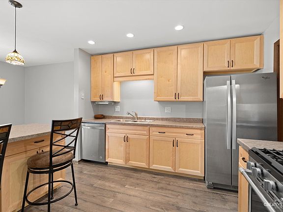 3rd image of 27W681 Grasmere Dr Unit 1802